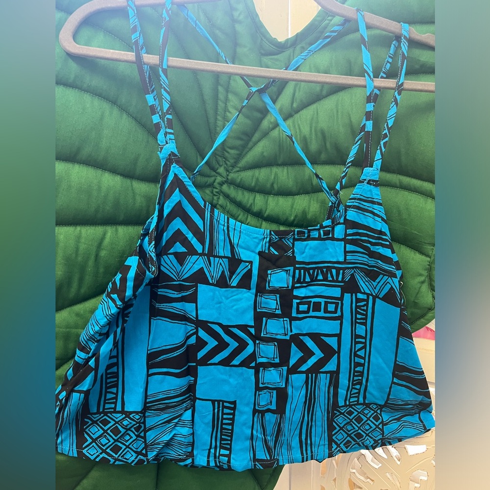 NWT Vans women’s crop straps flowy tank top. Blue and black geometric print. Med